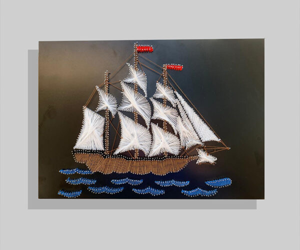 لوحة فنية سفينة على البحر فن الخيط والمسمار