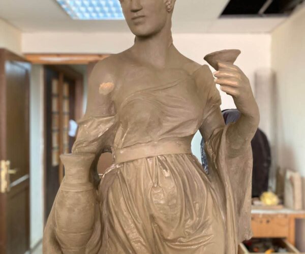 تمثال امرأة روماني رخام صناعي او عظم عاج